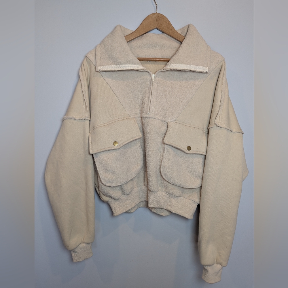Aemi And Co Size S Oversized Sherpa/fleece crop 1/4 zip
